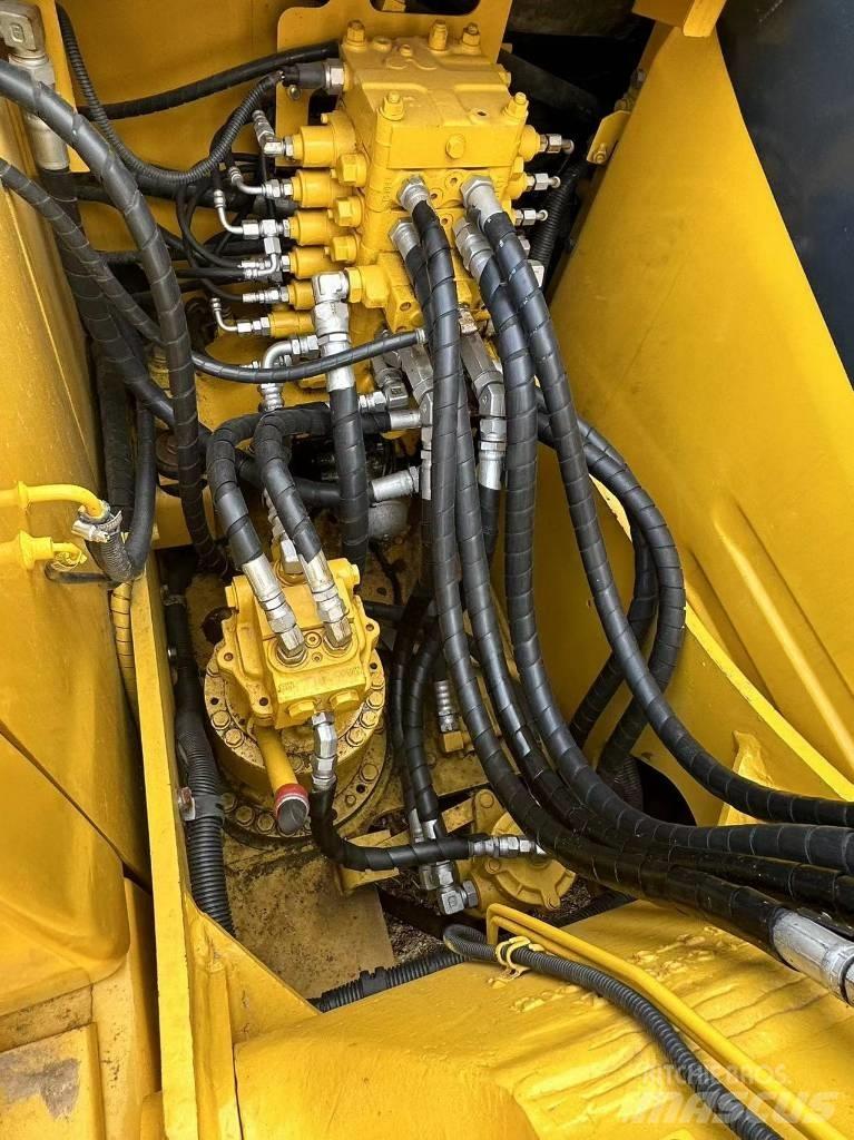Komatsu PC 130 대형 굴삭기 29톤 이상