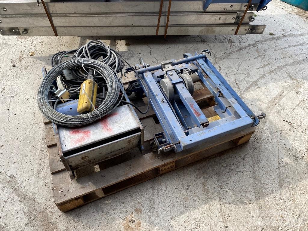 Geda Lift 250 자재 기중기 및 권양기