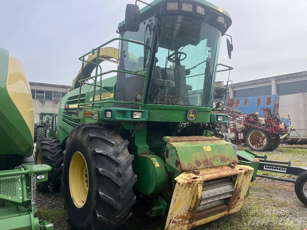 John Deere 7700 자동 초지기계