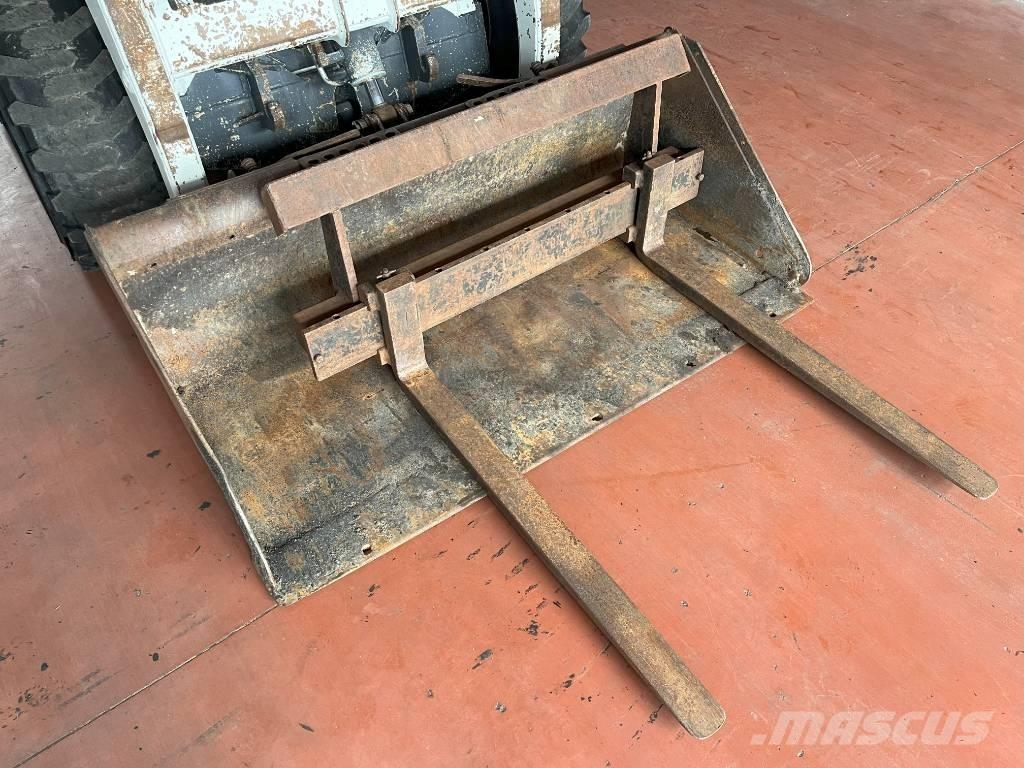 Bobcat 853  스키드로더