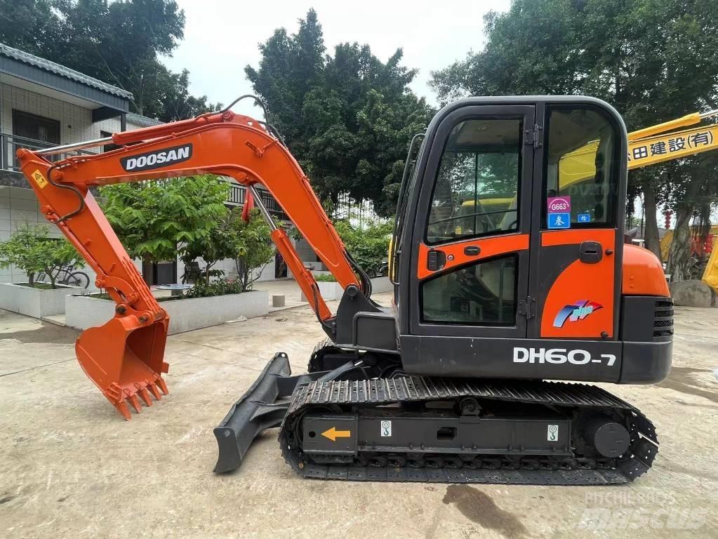 Doosan DH 60-7 소형 굴삭기 7톤 미만