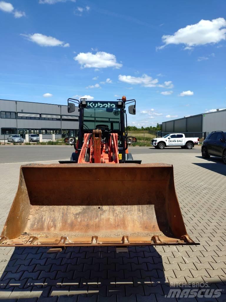 Kubota R 090  휠로우더