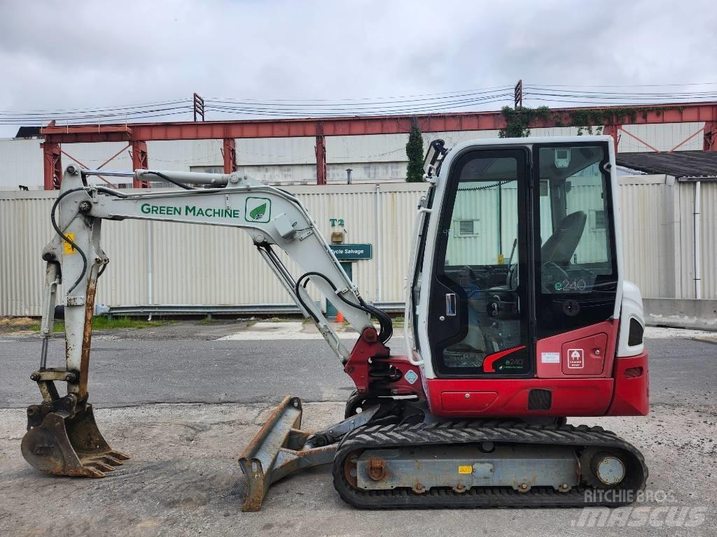 Takeuchi TB 240 소형 굴삭기 7톤 미만