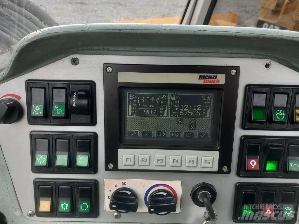 Menzi Muck M450 굴삭기