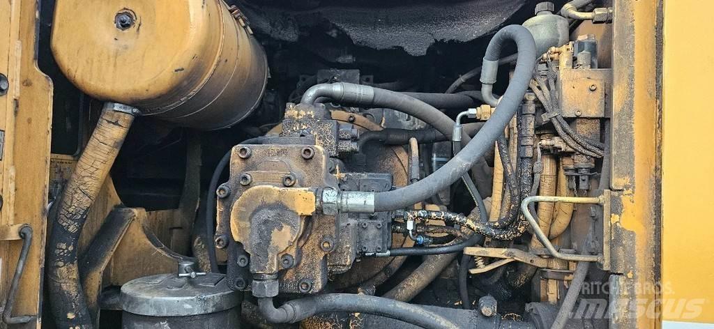 Liebherr R924 대형 굴삭기 29톤 이상