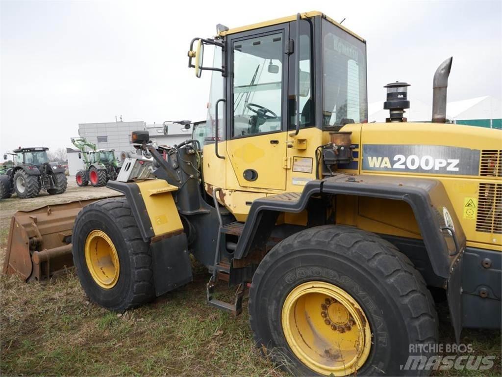 Komatsu WA 200 PZ  휠로우더