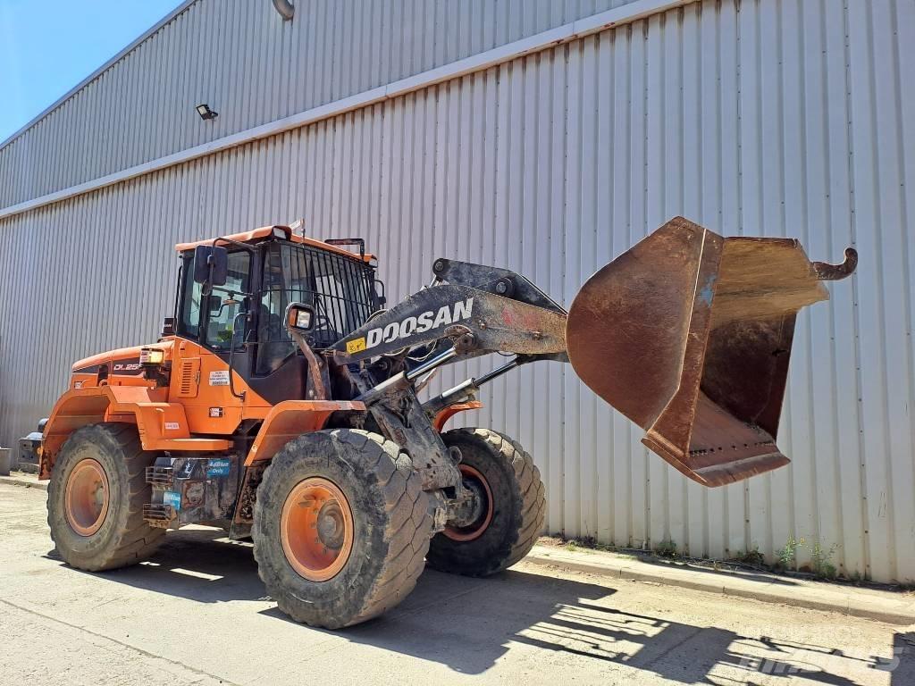 Doosan DL 250  휠로우더