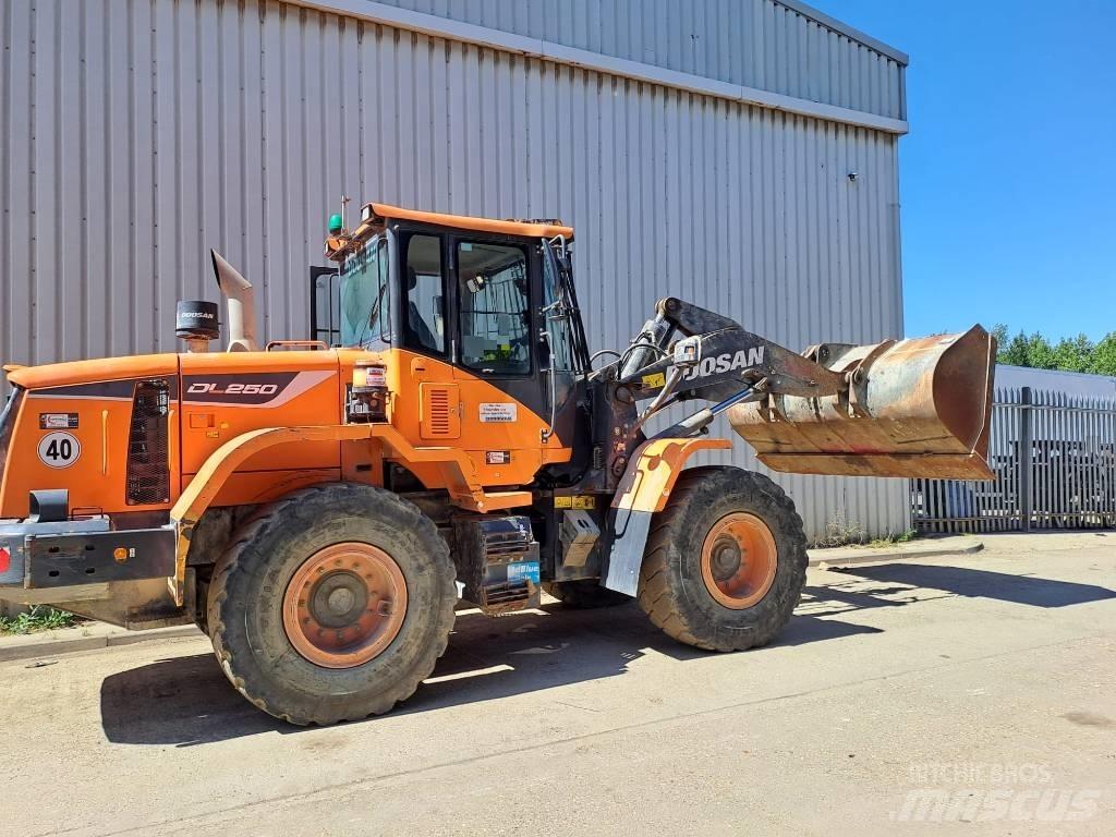 Doosan DL 250  휠로우더