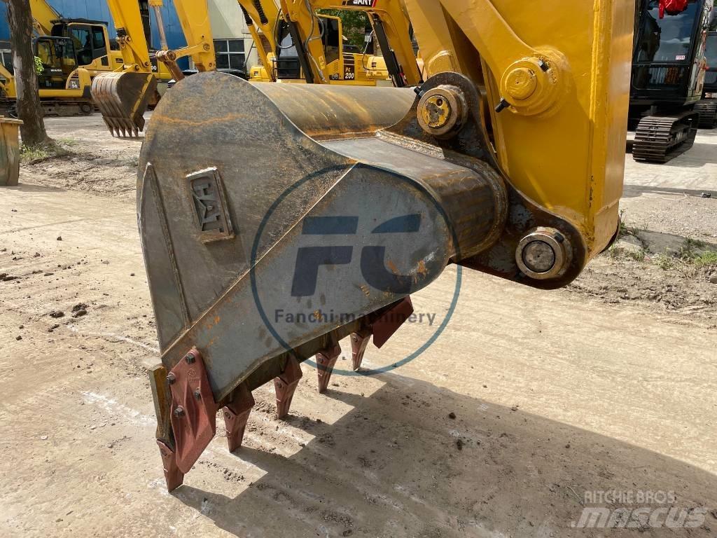 CAT 320 D 2 중형굴삭기 7톤-28톤