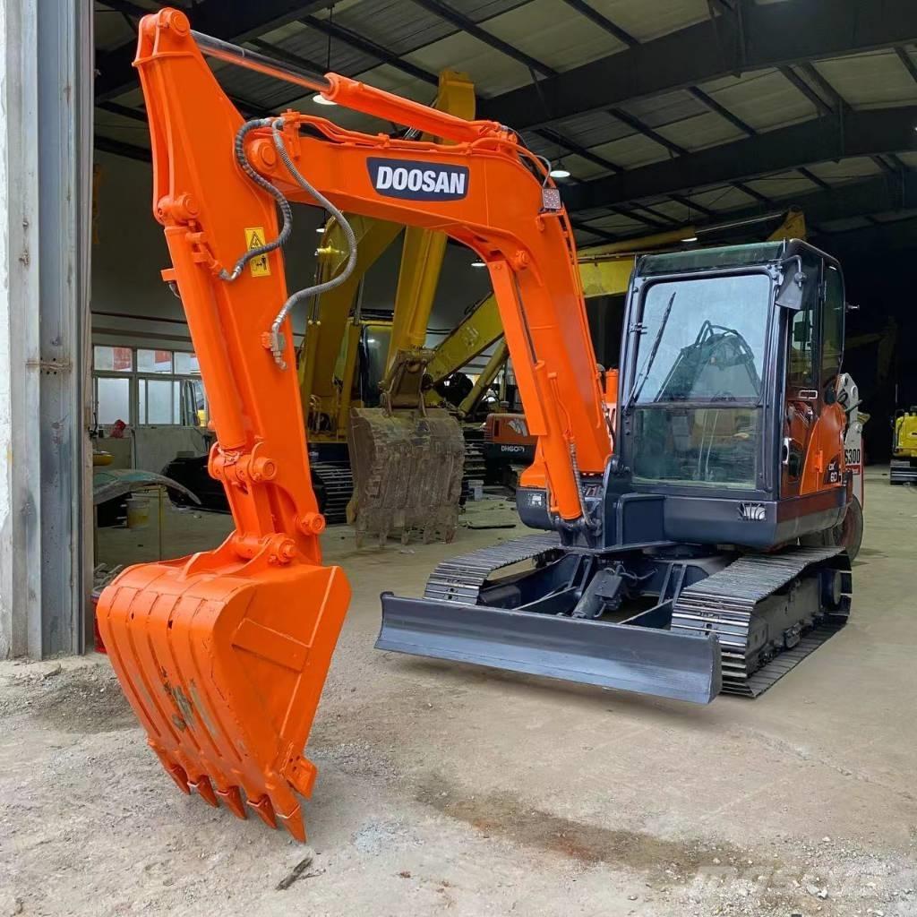 Doosan DX 60-9 C 중형굴삭기 7톤-28톤