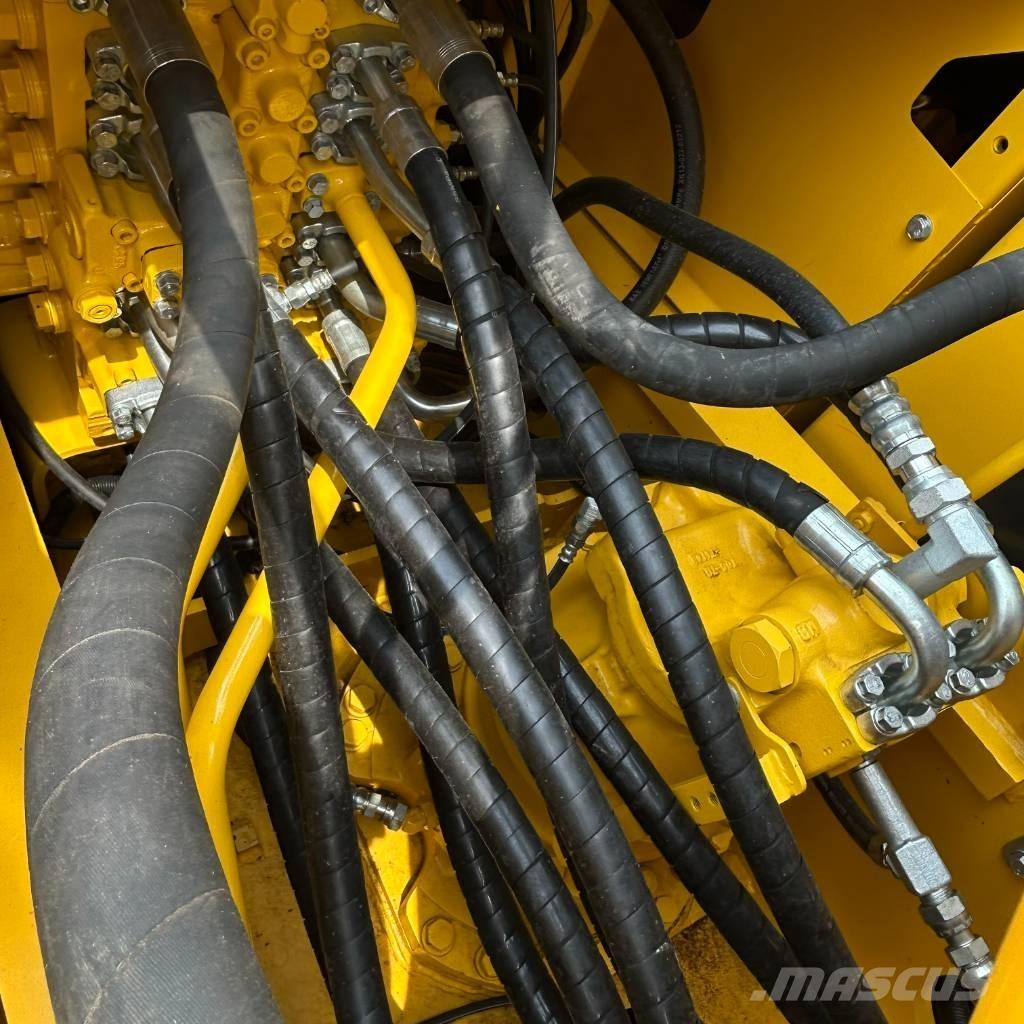 Komatsu 220-8 대형 굴삭기 29톤 이상