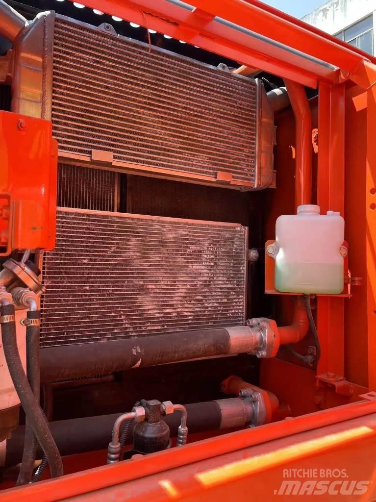 Doosan DX225LC 대형 굴삭기 29톤 이상