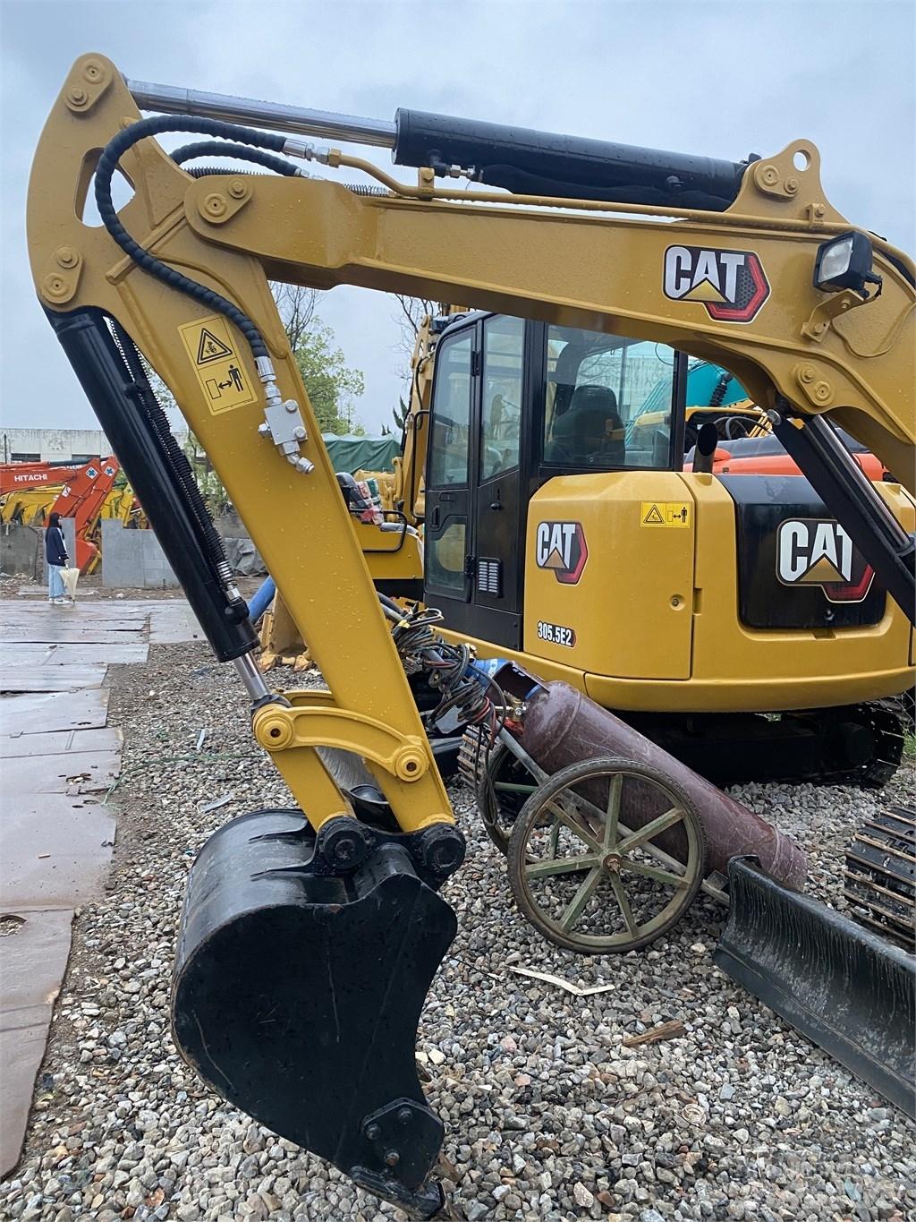 CAT 303E 대형 굴삭기 29톤 이상