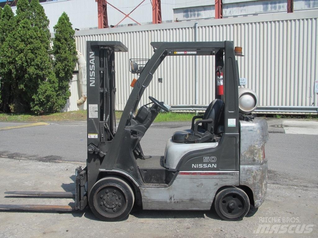 Nissan MCP1F2A25LV 험지용 트럭