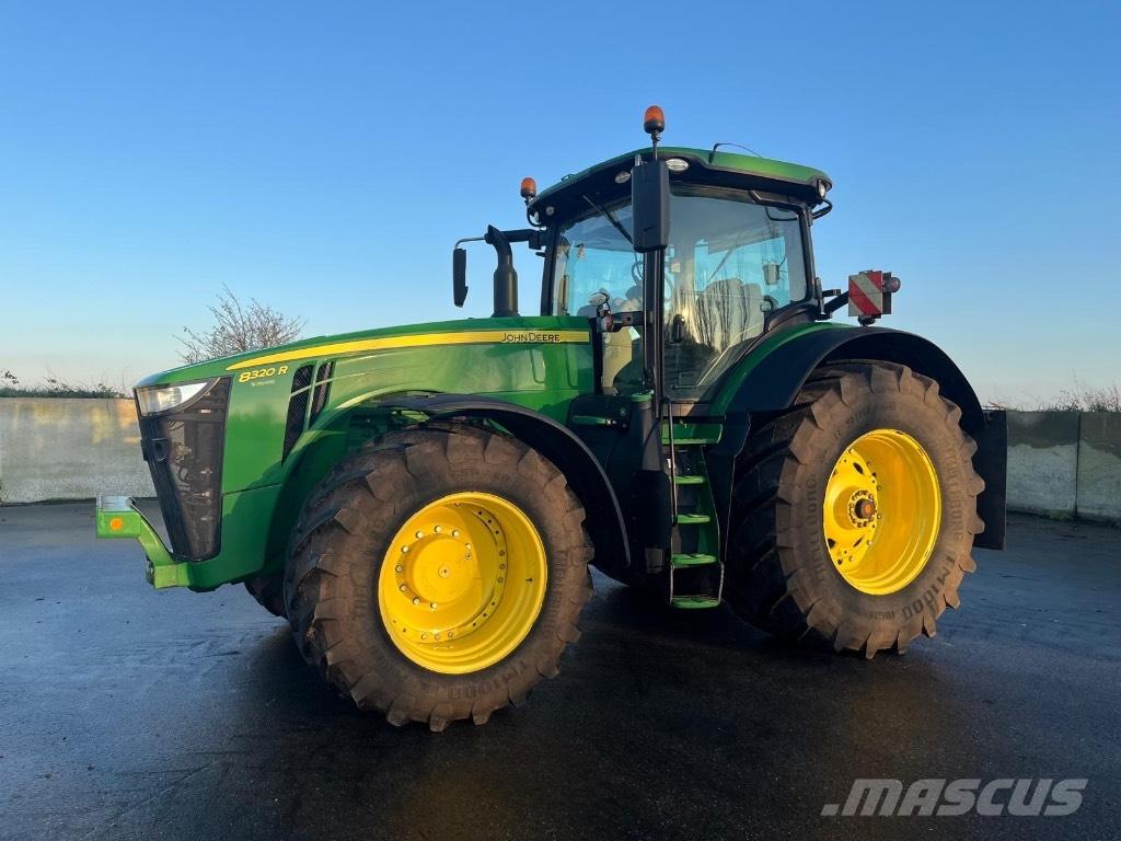 John Deere 8320 R 트랙터