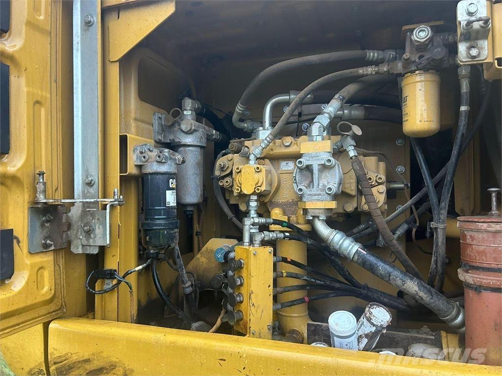 CAT 323E 대형 굴삭기 29톤 이상