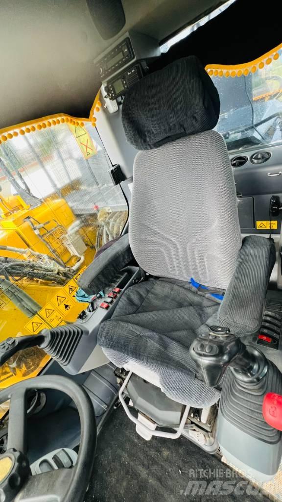 Komatsu PW 158  휠 굴삭기
