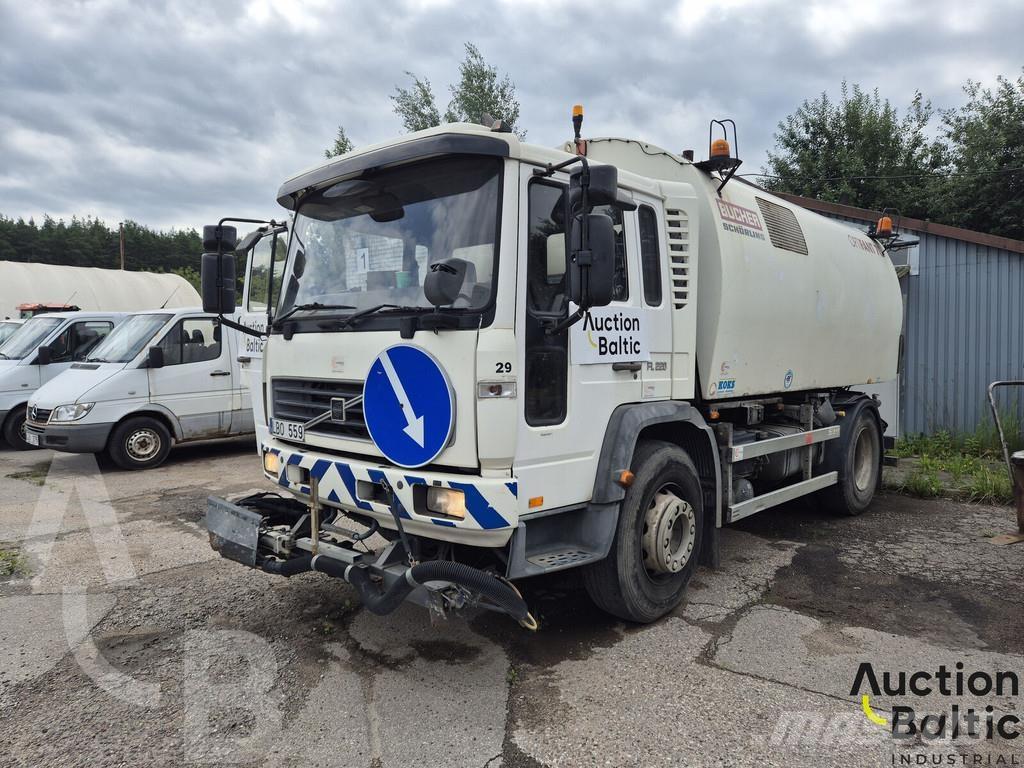 Volvo FL618 도로 청소차