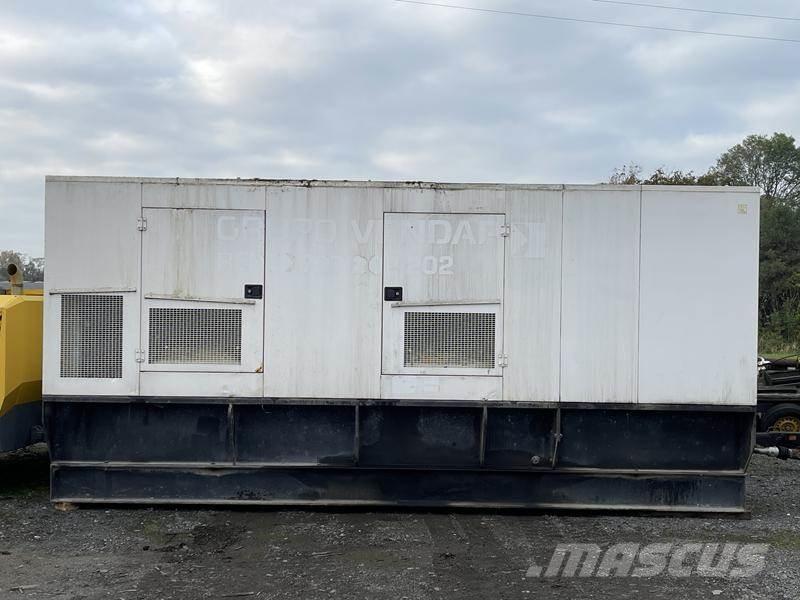 CAT C 18 - 700 디젤 발전기