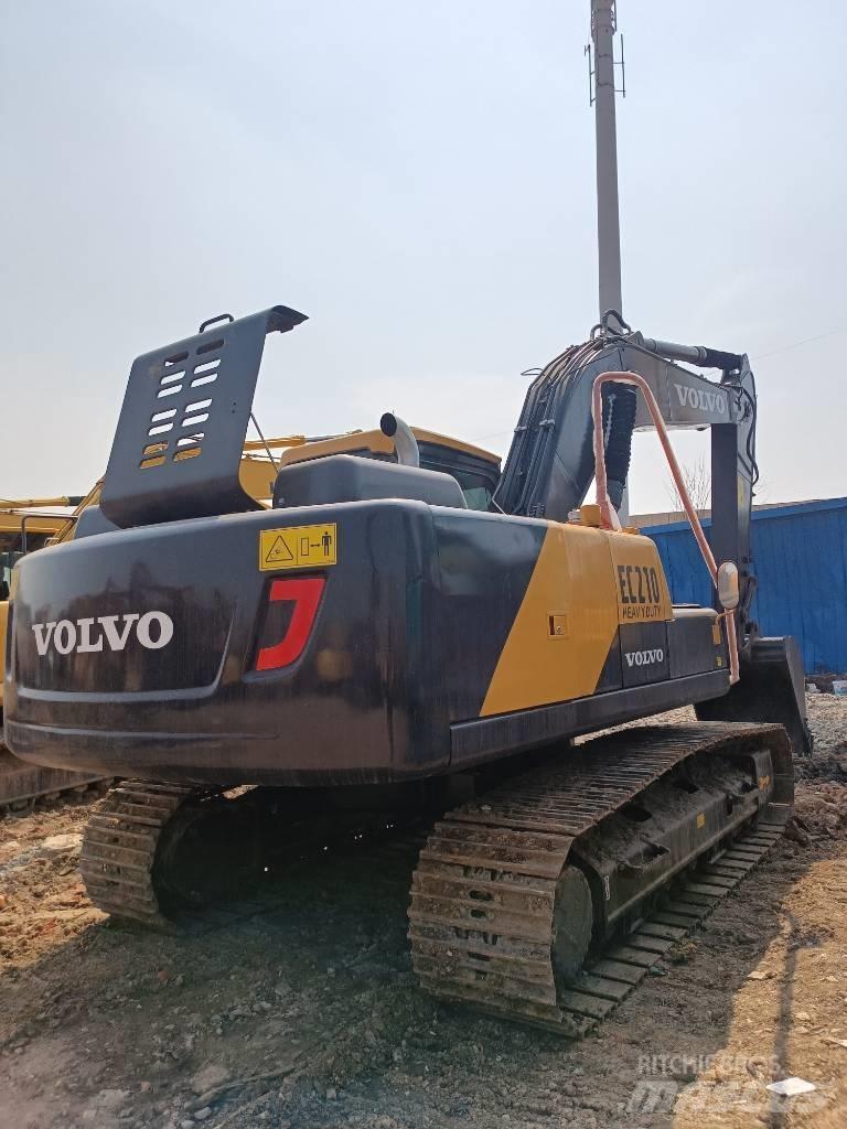 Volvo EC 210 중형굴삭기 7톤-28톤
