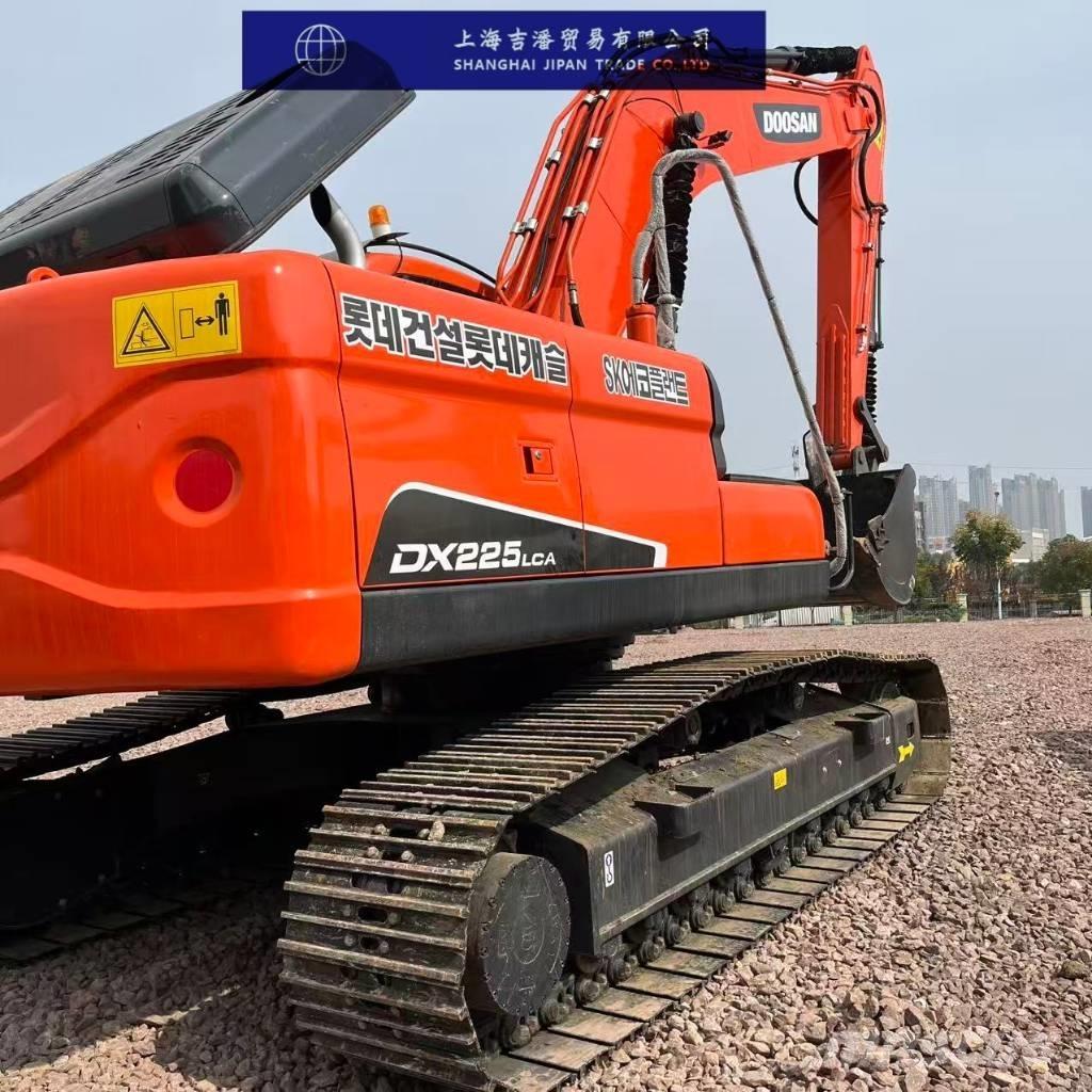 Doosan DX 225 대형 굴삭기 29톤 이상