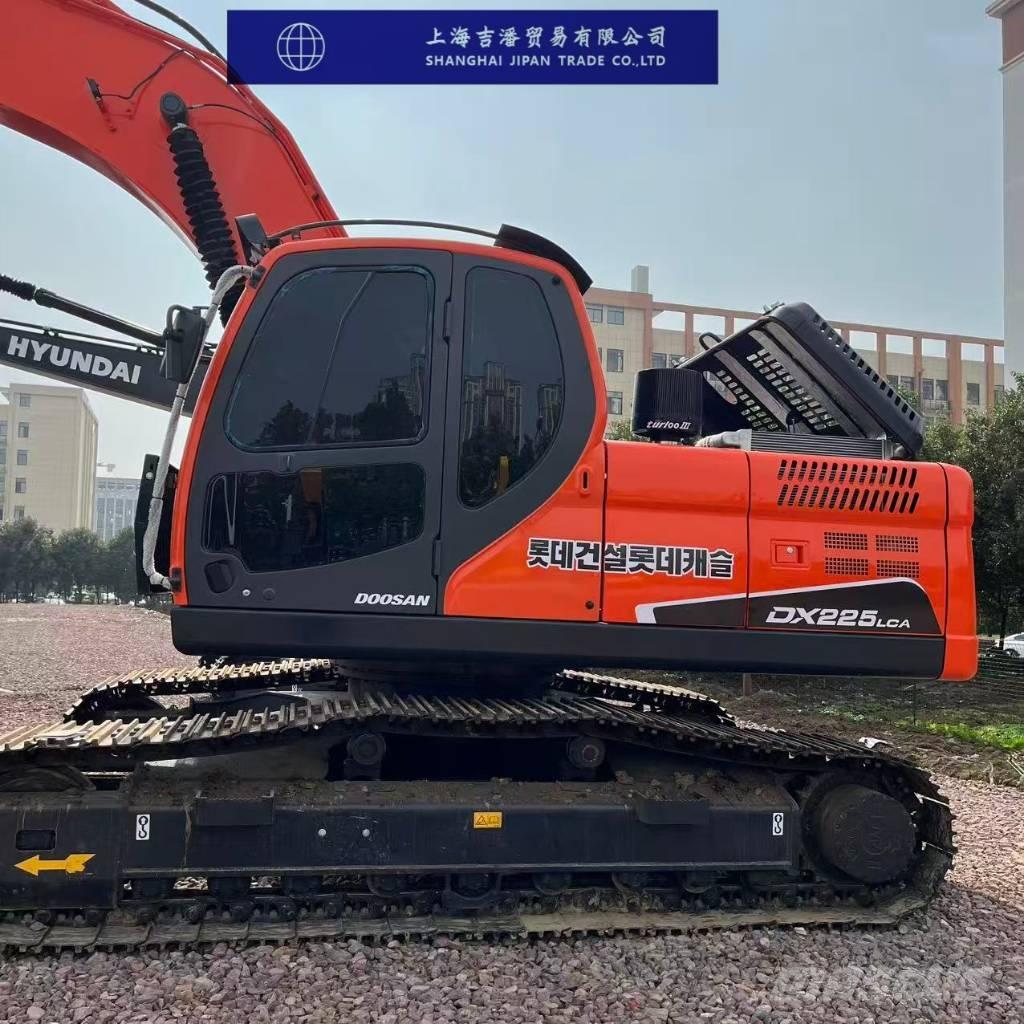 Doosan DX 225 대형 굴삭기 29톤 이상