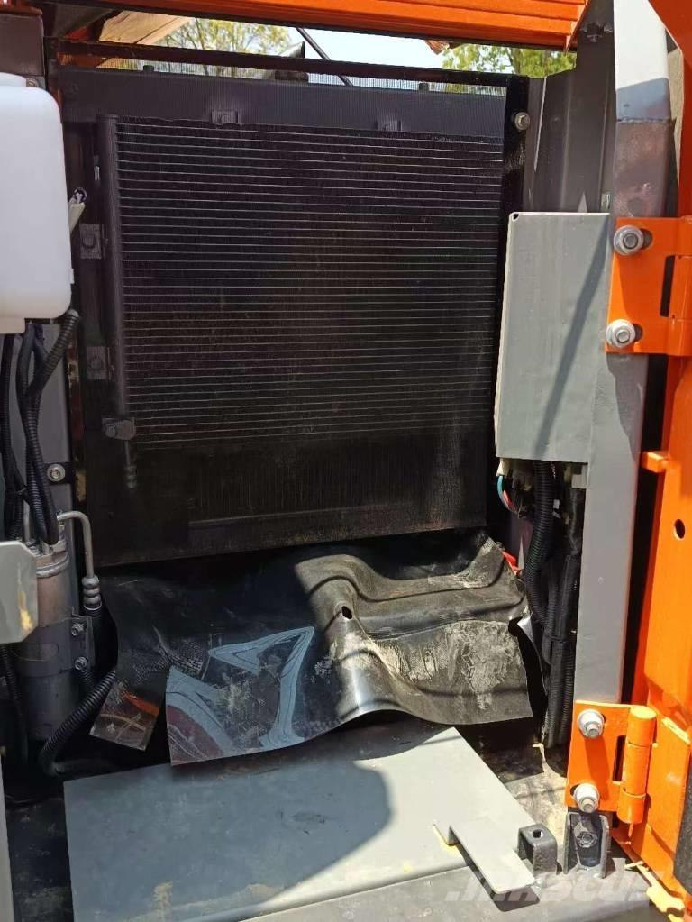 Hitachi ZX 70 중형굴삭기 7톤-28톤