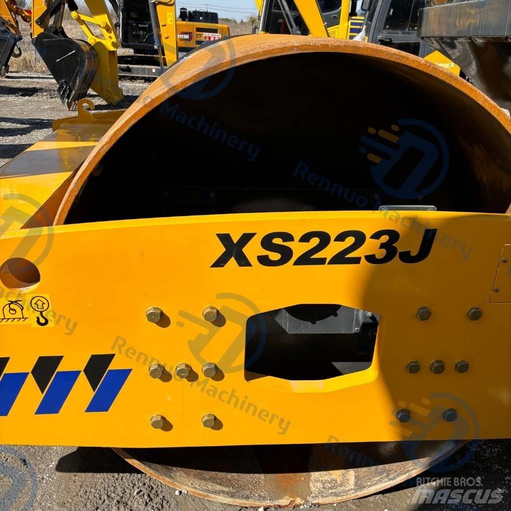XCMG XS223J 싱글 드럼 롤러