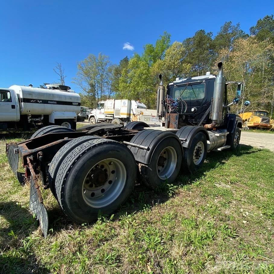 Mack CHN613 트랙터 유닛