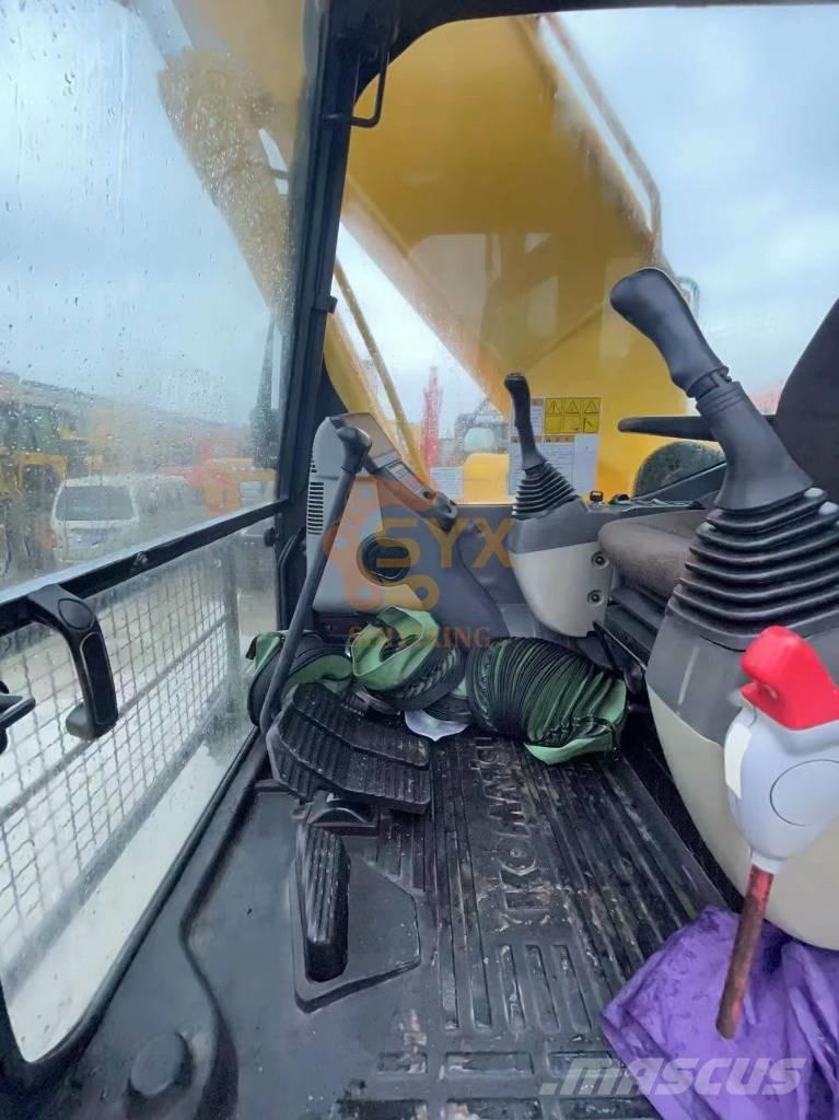 Komatsu PC 220-8 대형 굴삭기 29톤 이상