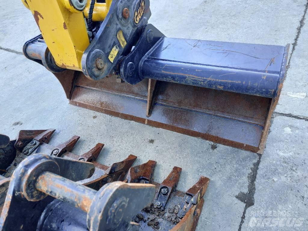 Komatsu PC26MR-5 소형 굴삭기 7톤 미만