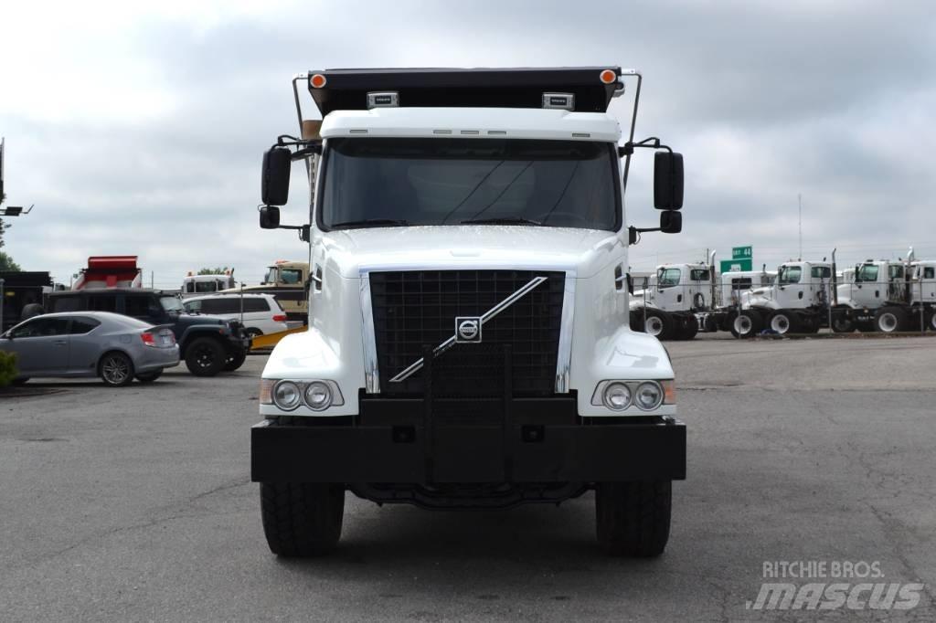Volvo VHD 64 덤프 트럭