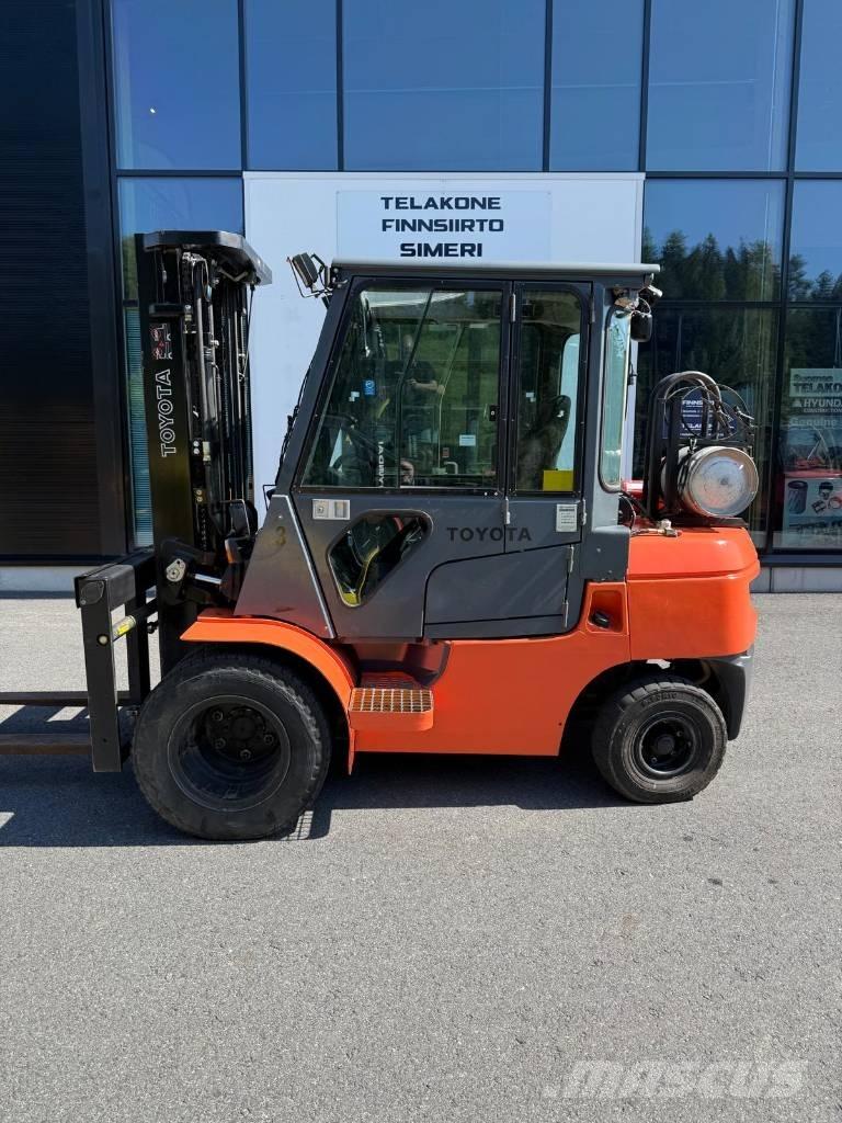 Toyota 02-7 FGF 30 LPG 지게차