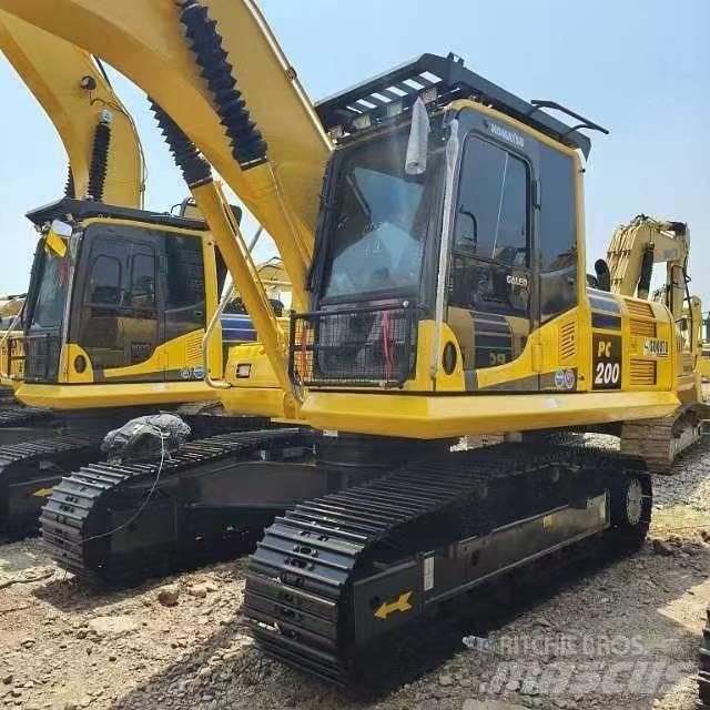 Komatsu PC 200-8 중형굴삭기 7톤-28톤