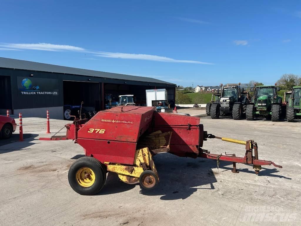 New Holland 376 각형 곤포기