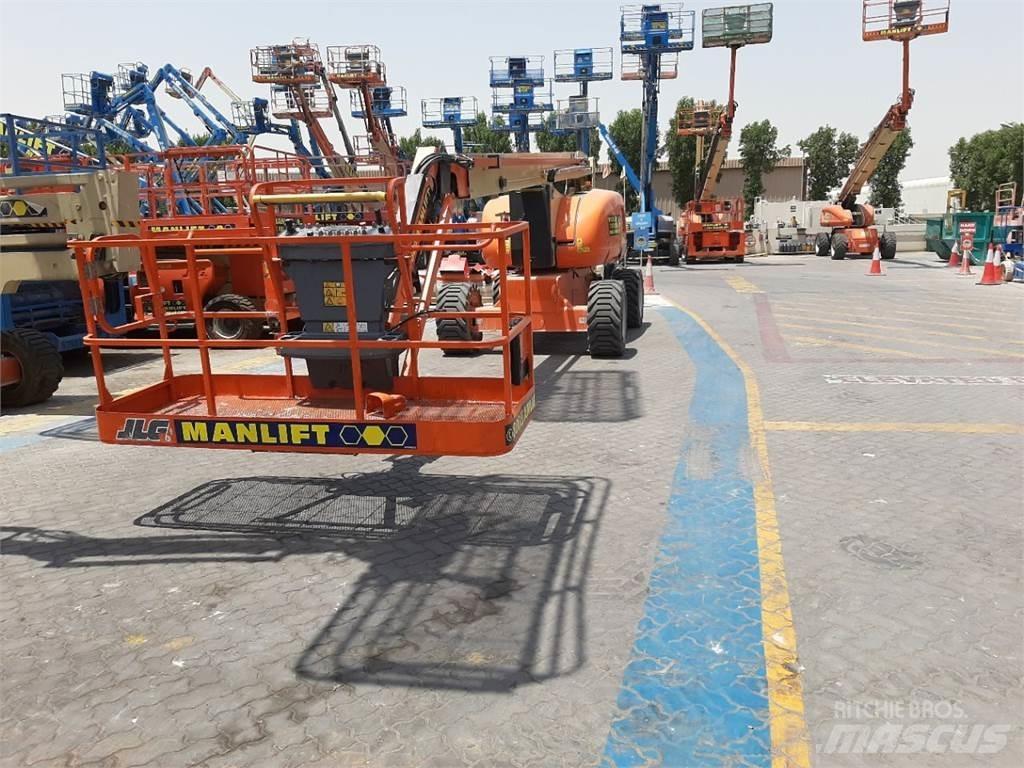 JLG 800AJ 관절형 전동이동 리프트