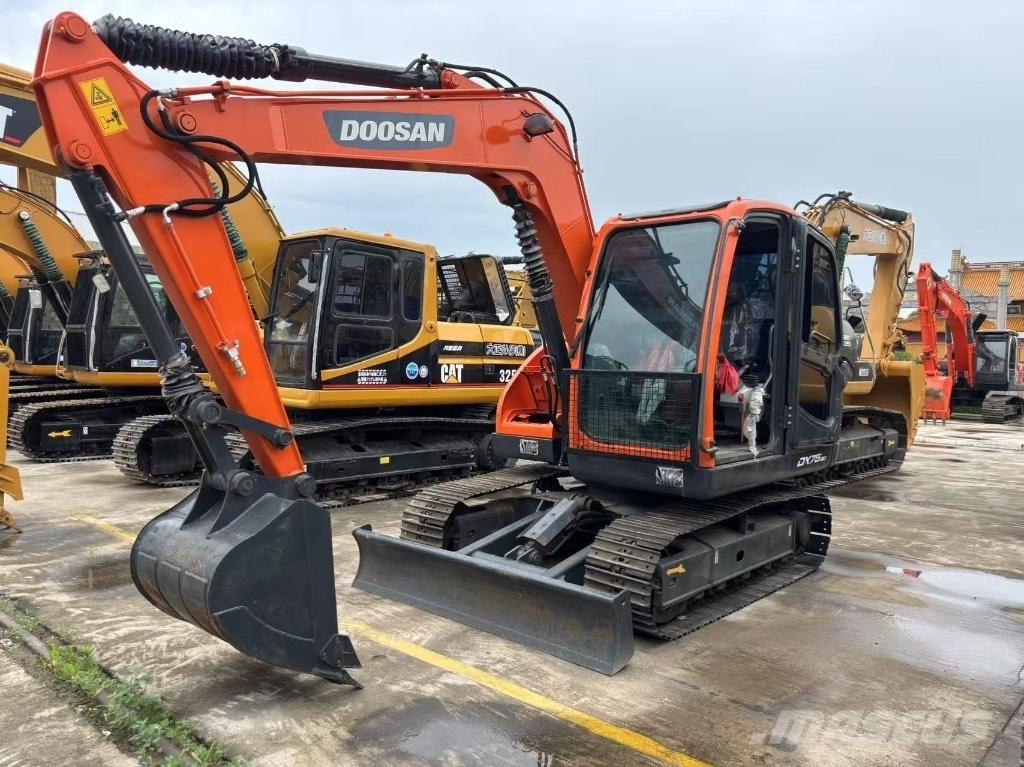 Doosan DX 75-9 소형 굴삭기 7톤 미만