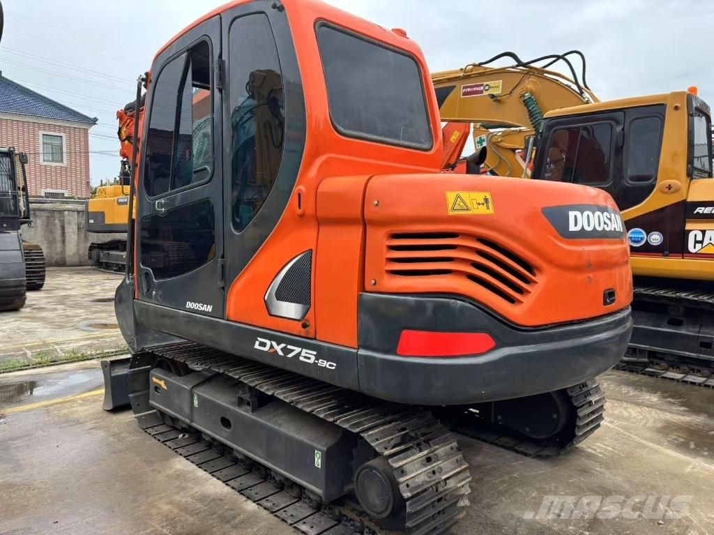 Doosan DX 75-9 소형 굴삭기 7톤 미만