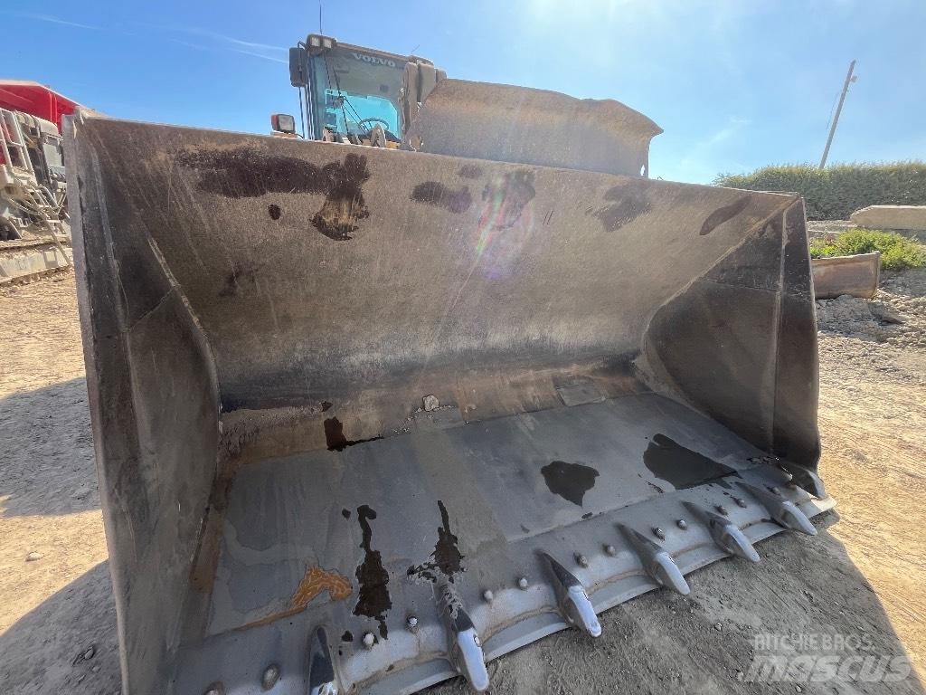 Volvo L180F  휠로우더