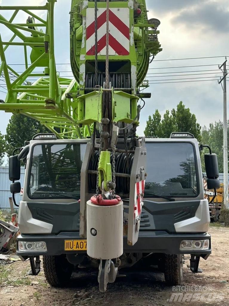 Zoomlion ZTC700 A/T 크레인