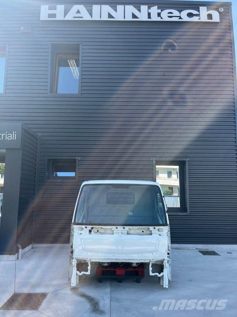 Mitsubishi S MODEL 캐빈 및 인테리어