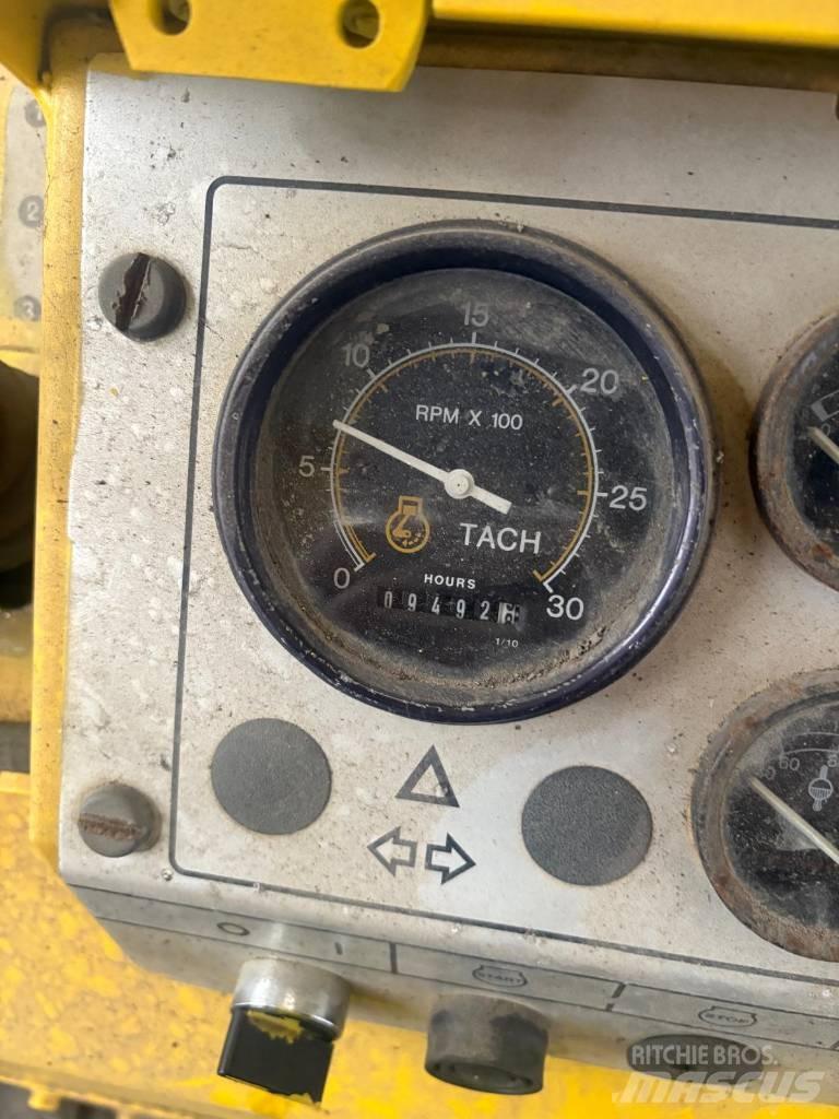 Dynapac CP 271 공기 타이어 롤러