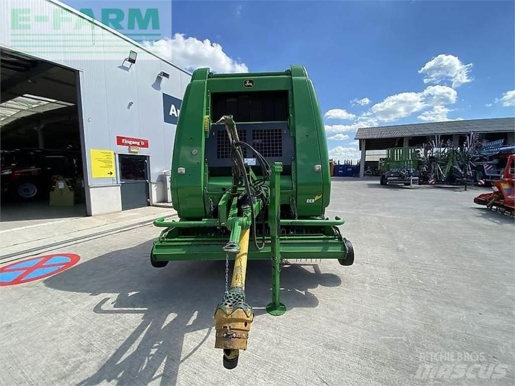 John Deere 864 각형 곤포기