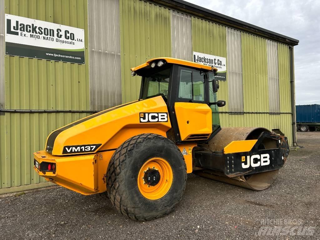 JCB VM 137 싱글 드럼 롤러