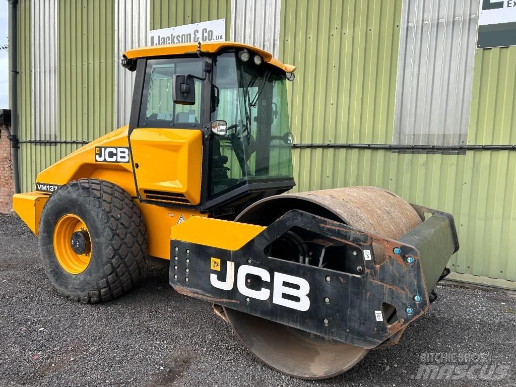 JCB VM 137 싱글 드럼 롤러