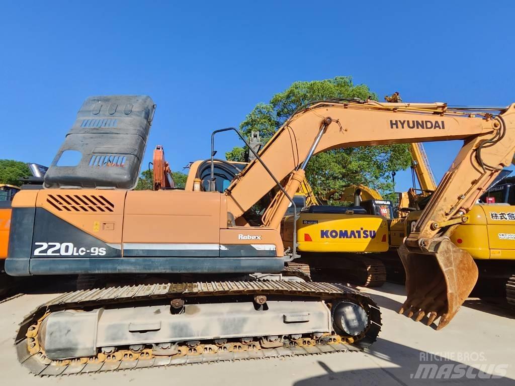 Hyundai Robex 220 LC 대형 굴삭기 29톤 이상
