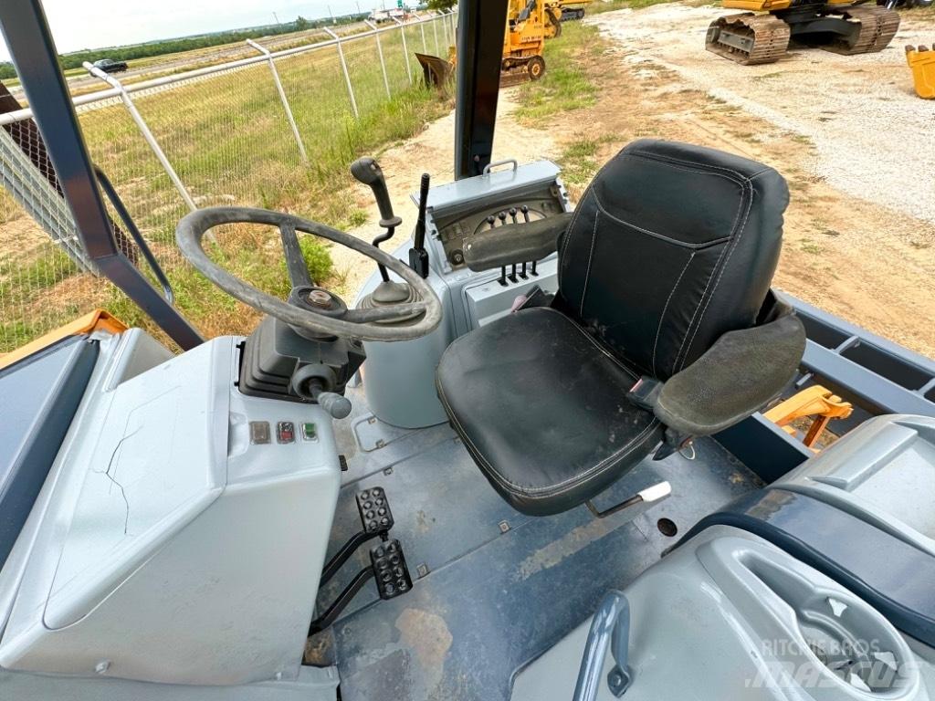 CASE 570 M XT  휠로우더
