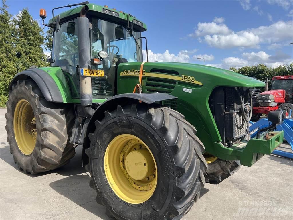 John Deere 7820 트랙터