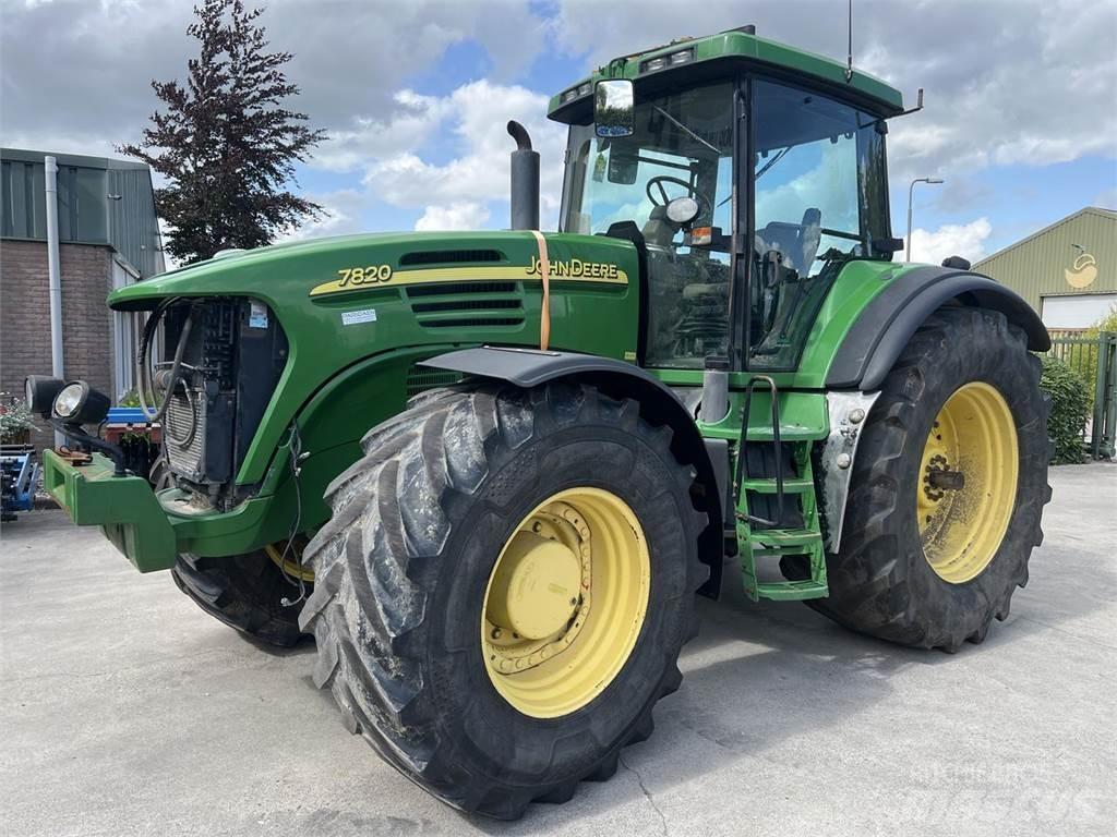 John Deere 7820 트랙터