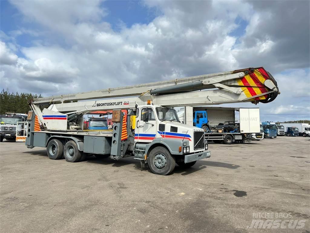 Volvo N12-1-V-6X2 크레인 트럭